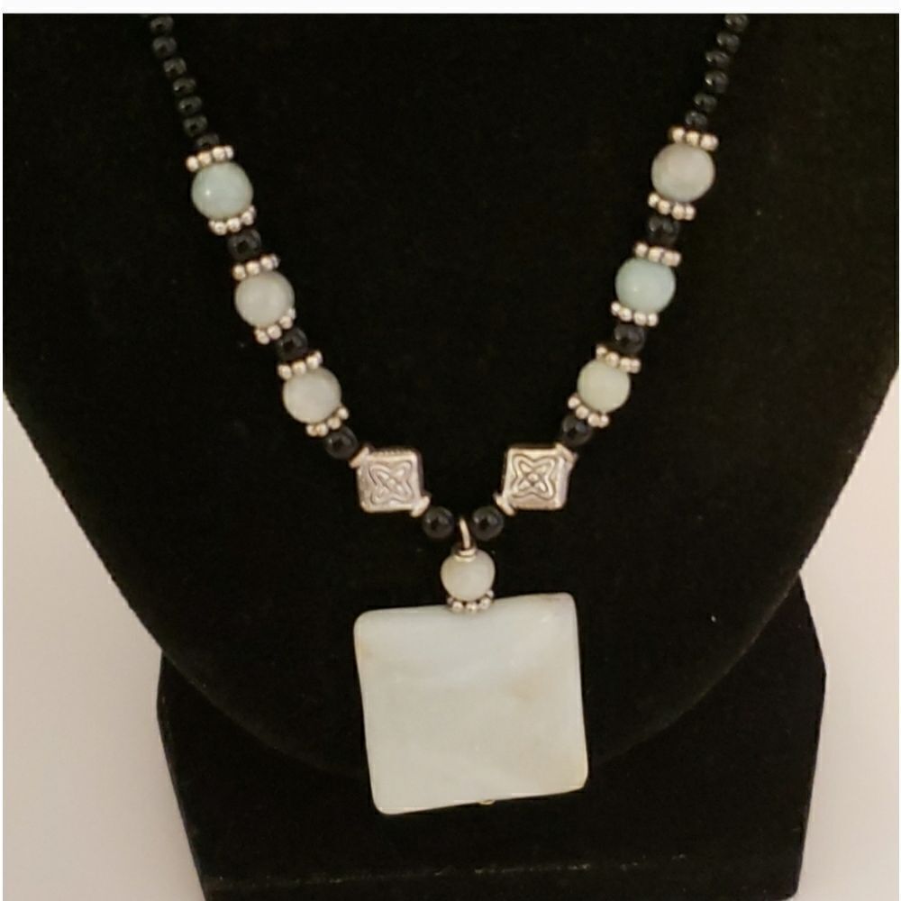 ARTISAN STONE & BEAD Classic Bohemian Necklace